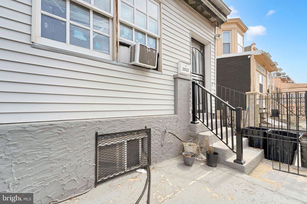 Image 4 of property listing at 3935 N 8TH ST, Philadelphia, PA 19140