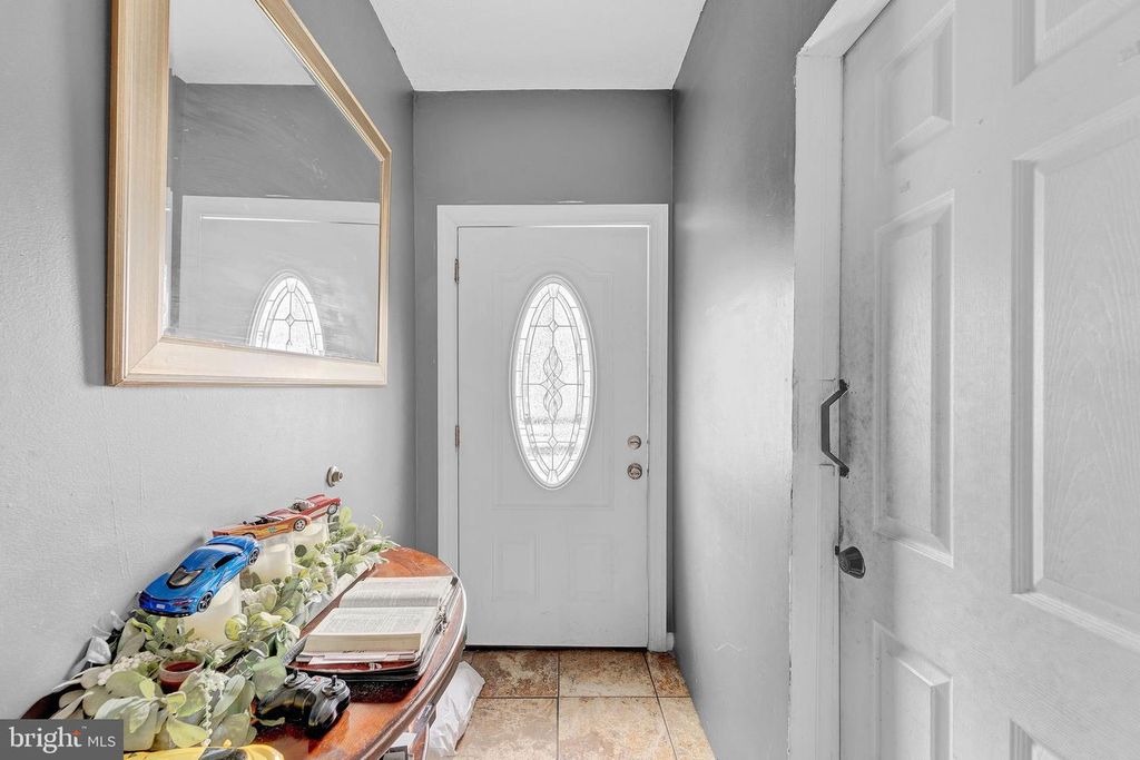 Image 5 of property listing at 3935 N 8TH ST, Philadelphia, PA 19140