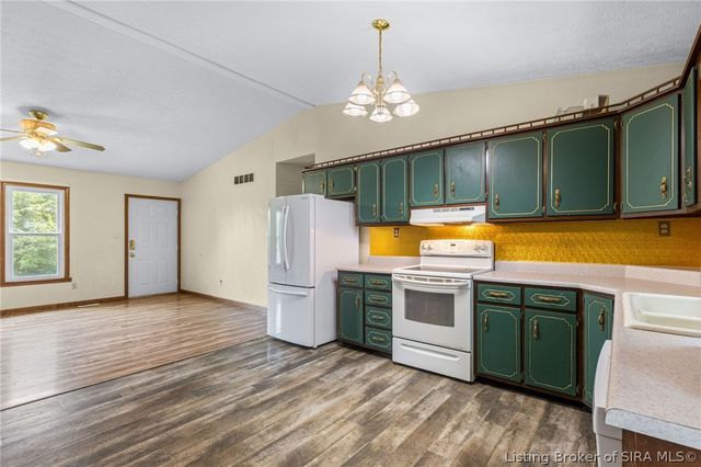 8465 Scottsville Road, Floyds Knobs, IN 47106