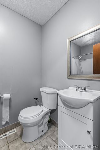8465 Scottsville Road, Floyds Knobs, IN 47106