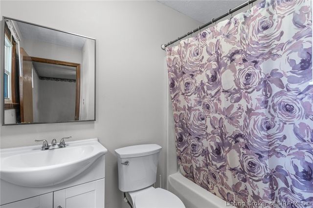 8465 Scottsville Road, Floyds Knobs, IN 47106