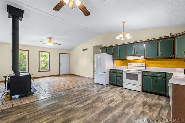 8465 Scottsville Road, Floyds Knobs, IN 47106