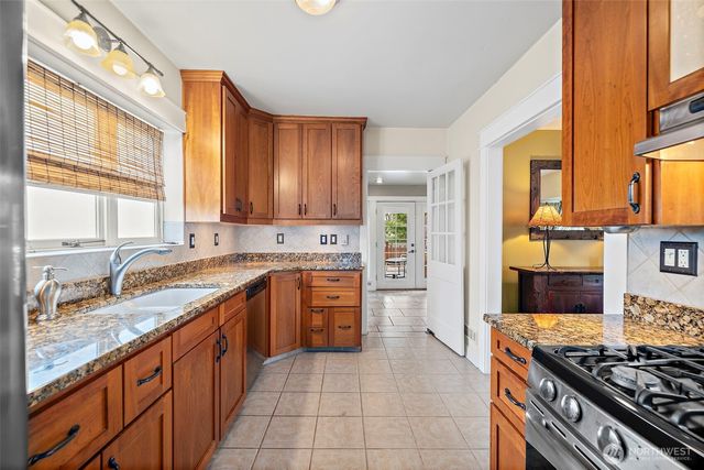 6837 S Thompson Avenue, Tacoma, WA 98408