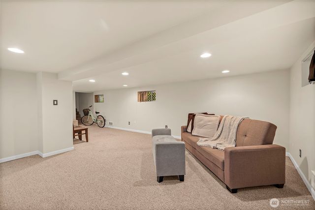 6837 S Thompson Avenue, Tacoma, WA 98408