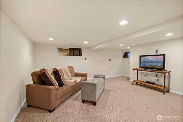 6837 S Thompson Avenue, Tacoma, WA 98408