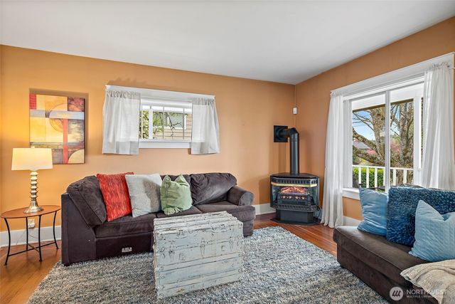 6837 S Thompson Avenue, Tacoma, WA 98408