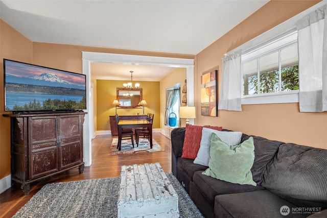 6837 S Thompson Avenue, Tacoma, WA 98408