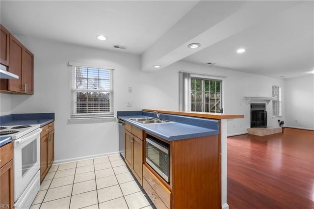 264 Ferdinand CIR, Virginia Beach, VA 23462