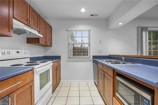 264 Ferdinand CIR, Virginia Beach, VA 23462