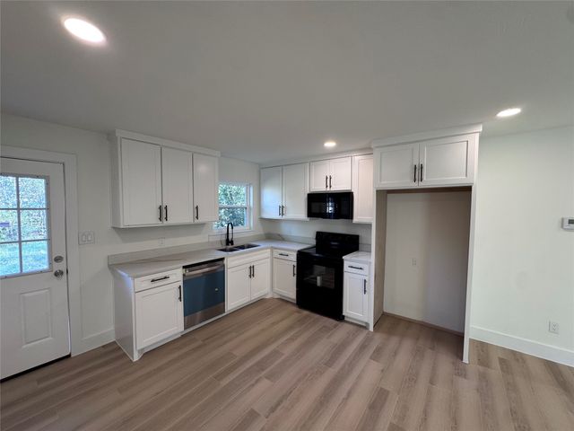 402 Tiawah Drive, Dallas, TX 75217