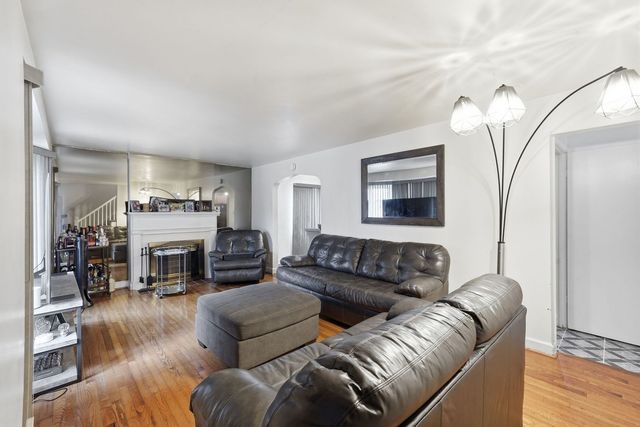 7559 S Hoyne Avenue, Chicago, IL 60620