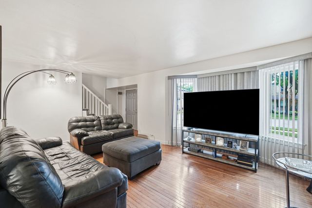 7559 S Hoyne Avenue, Chicago, IL 60620