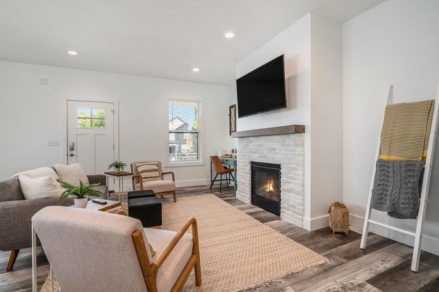 922 N Hill Street, South Bend, IN 46617