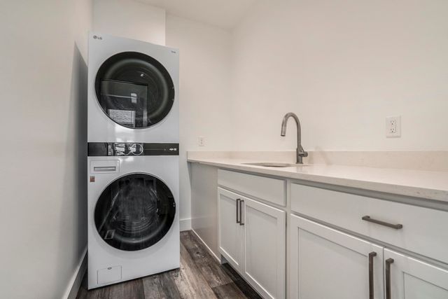 922 N Hill Street, South Bend, IN 46617