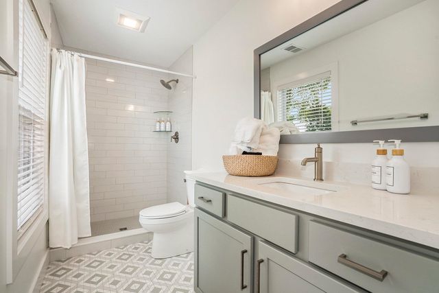 922 N Hill Street, South Bend, IN 46617