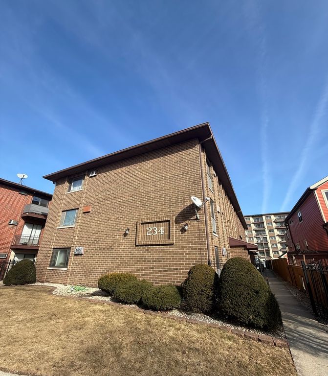 234 Circle Avenue 1C, Forest Park, IL 60130