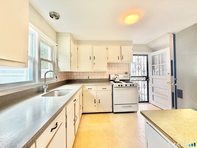 172 Hope Street, Stamford, CT 06906