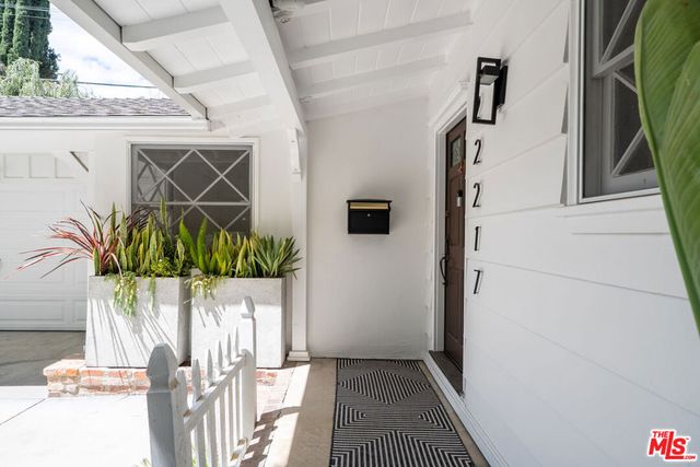 22217 Ybarra Road, Woodland Hills, CA 91364