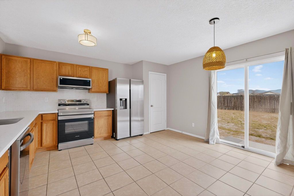 Image 11 of property listing at 15 Tome Vista Drive, Los Lunas, NM 87031