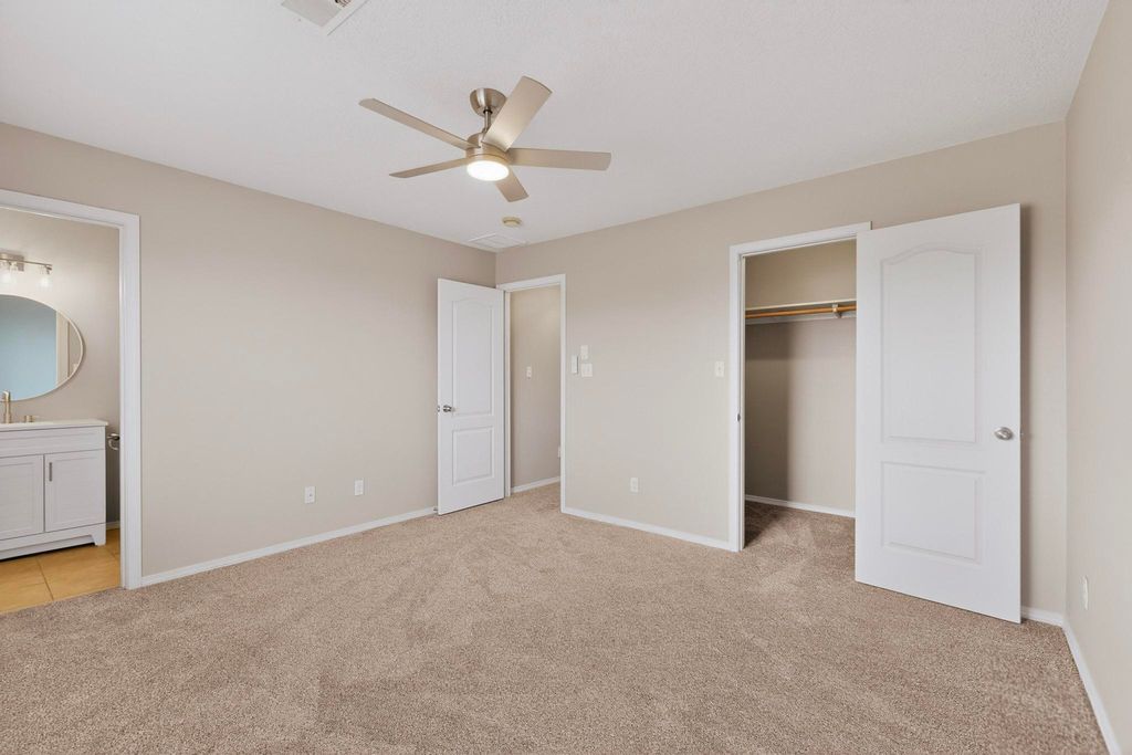 Image 18 of property listing at 15 Tome Vista Drive, Los Lunas, NM 87031