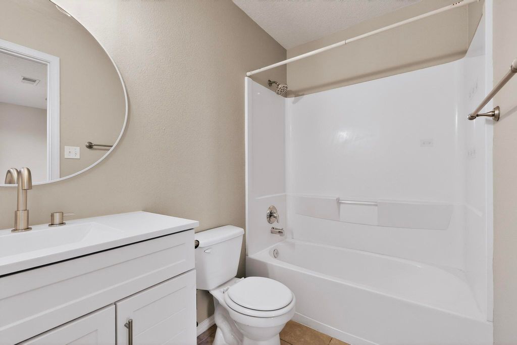 Image 21 of property listing at 15 Tome Vista Drive, Los Lunas, NM 87031