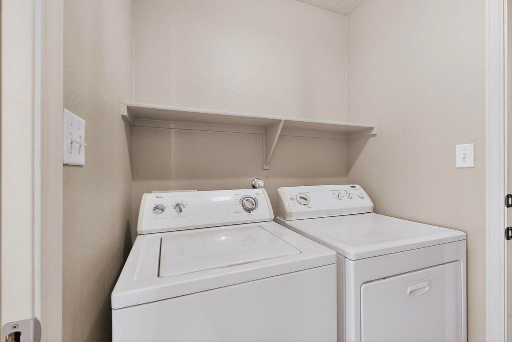 Image 31 of property listing at 15 Tome Vista Drive, Los Lunas, NM 87031