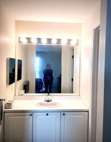 208 Gazebo Cir 208, Reading, MA 01867