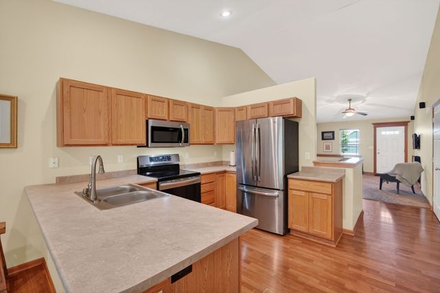 5833 NW 50th Street, Johnston, IA 50131