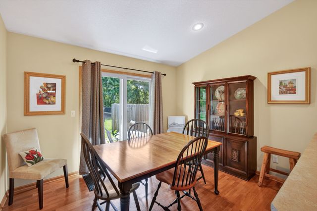 5833 NW 50th Street, Johnston, IA 50131