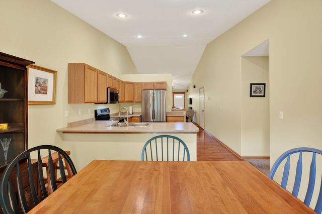 5833 NW 50th Street, Johnston, IA 50131