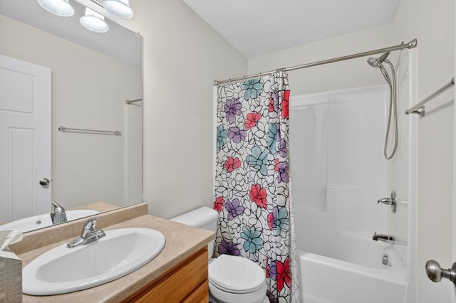 5833 NW 50th Street, Johnston, IA 50131