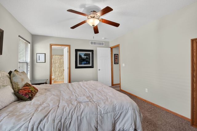 5833 NW 50th Street, Johnston, IA 50131