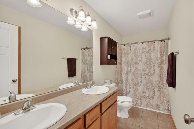 5833 NW 50th Street, Johnston, IA 50131