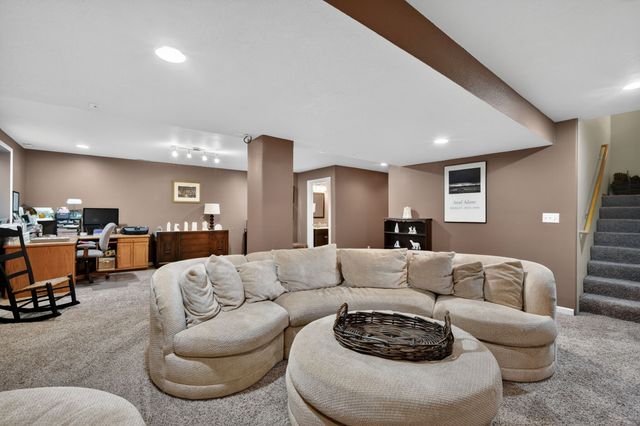5833 NW 50th Street, Johnston, IA 50131
