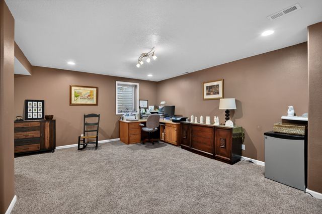 5833 NW 50th Street, Johnston, IA 50131
