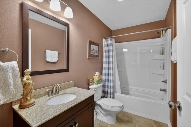 5833 NW 50th Street, Johnston, IA 50131