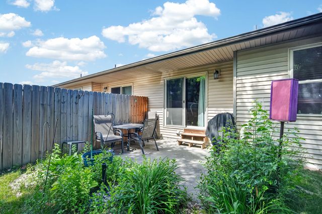 5833 NW 50th Street, Johnston, IA 50131