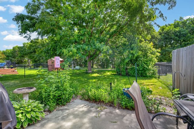 5833 NW 50th Street, Johnston, IA 50131