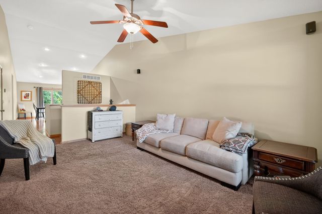 5833 NW 50th Street, Johnston, IA 50131