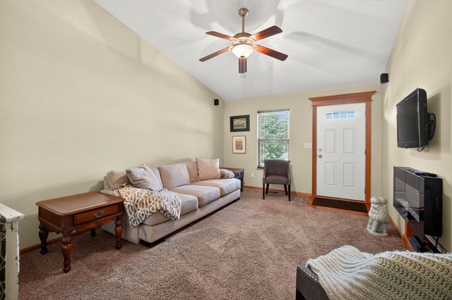 5833 NW 50th Street, Johnston, IA 50131