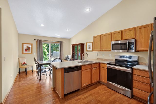 5833 NW 50th Street, Johnston, IA 50131