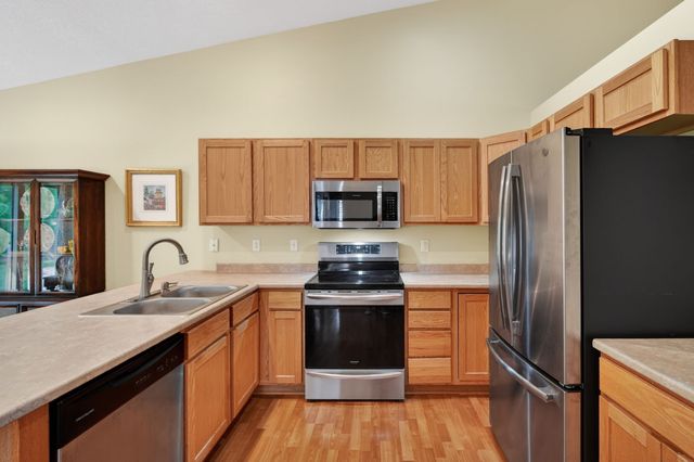 5833 NW 50th Street, Johnston, IA 50131