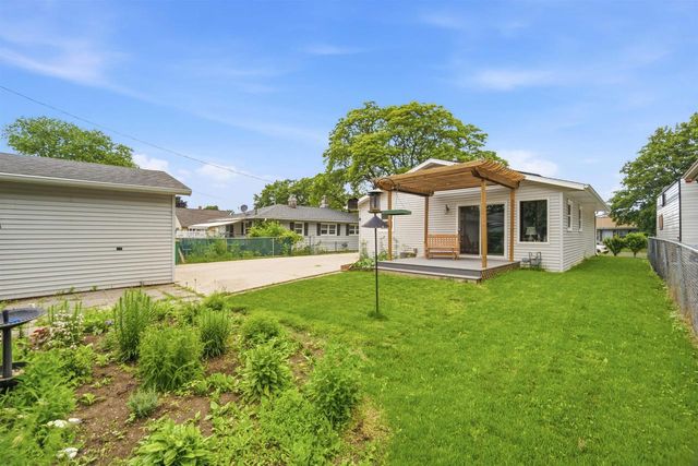 590 E 10TH STREET, Fond Du Lac, WI 54935