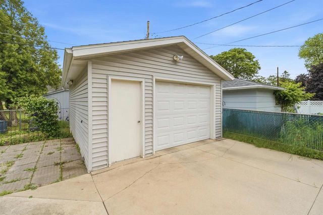 590 E 10TH STREET, Fond Du Lac, WI 54935