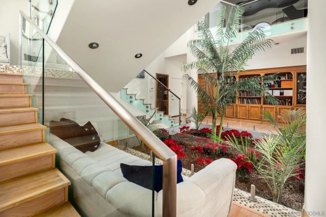 5848 Meadows Del Mar, San Diego, CA 92130