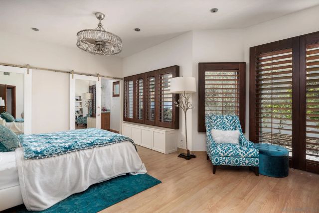 5848 Meadows Del Mar, San Diego, CA 92130