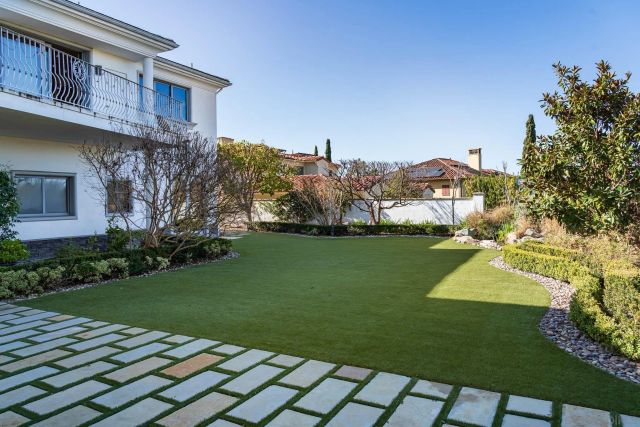 5848 Meadows Del Mar, San Diego, CA 92130