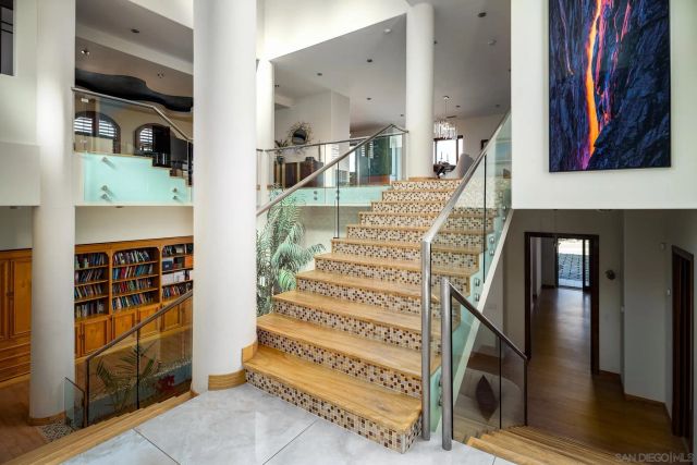 5848 Meadows Del Mar, San Diego, CA 92130