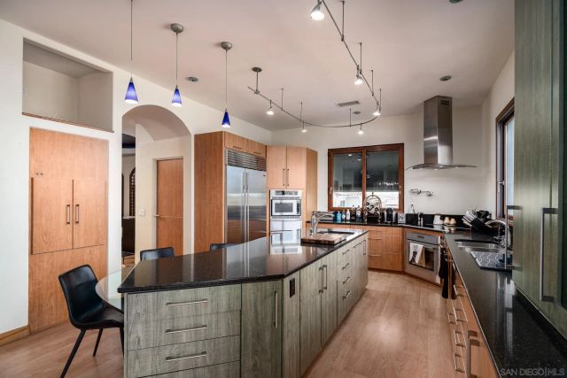 5848 Meadows Del Mar, San Diego, CA 92130