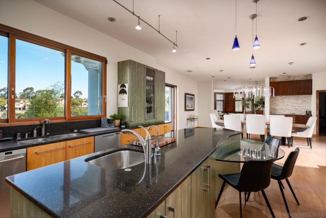 5848 Meadows Del Mar, San Diego, CA 92130